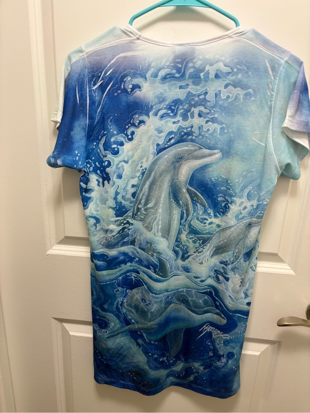 SeaWorld Blinged Dolphin Graphic Tee - Blue Ocean Print. NWT. - Picture 8 of 15
